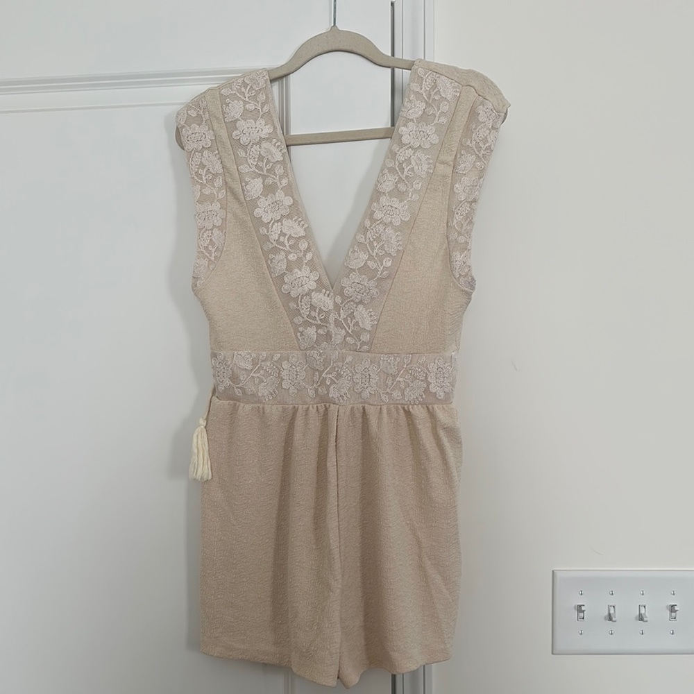 Zara Elegant Cream Lace-Trimmed Sleep Romper - Like new